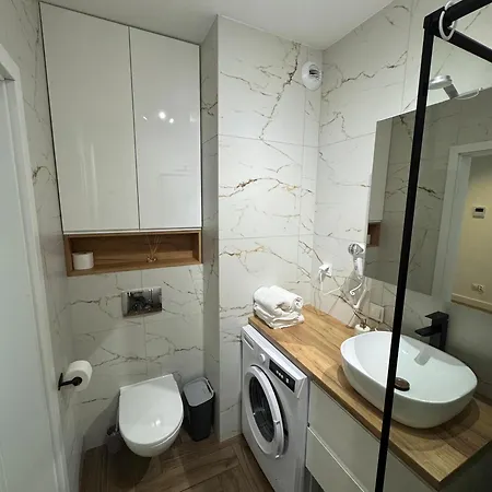 Kwiatkowskiego River Side View Daire