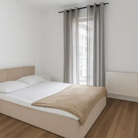 Kwiatkowskiego River Side View Daire *